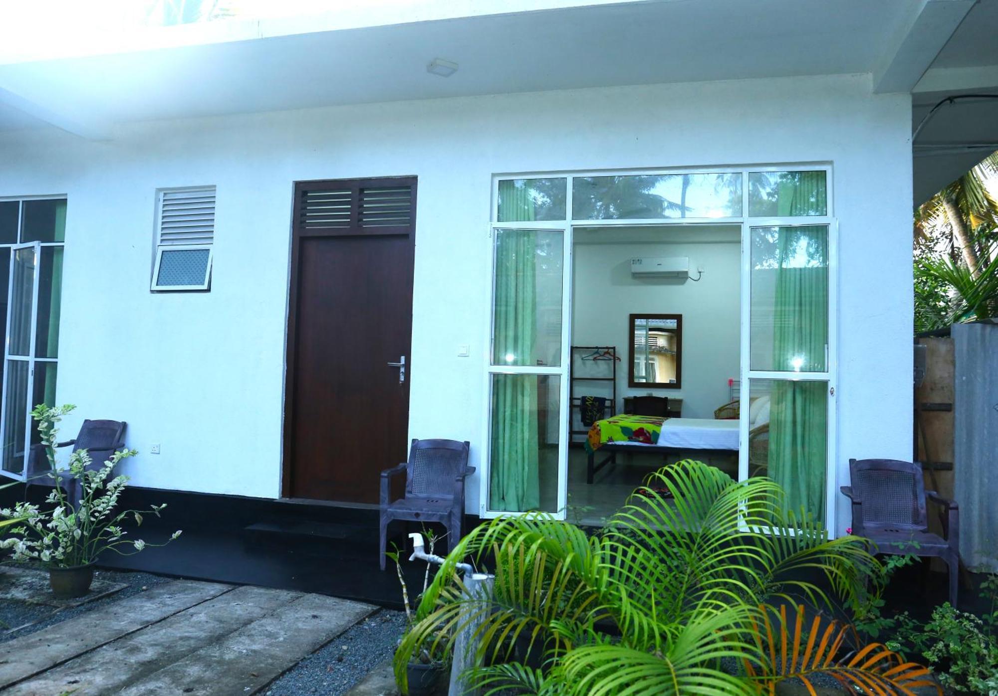 Sandy Palms Guesthouse Hikkaduwa Exterior photo