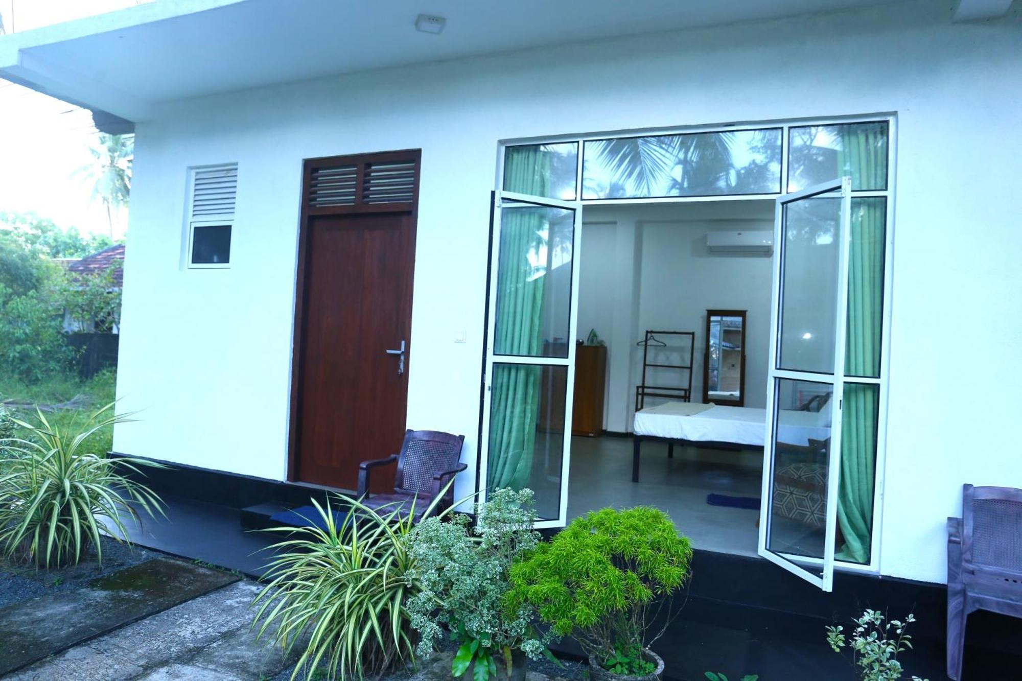 Sandy Palms Guesthouse Hikkaduwa Exterior photo